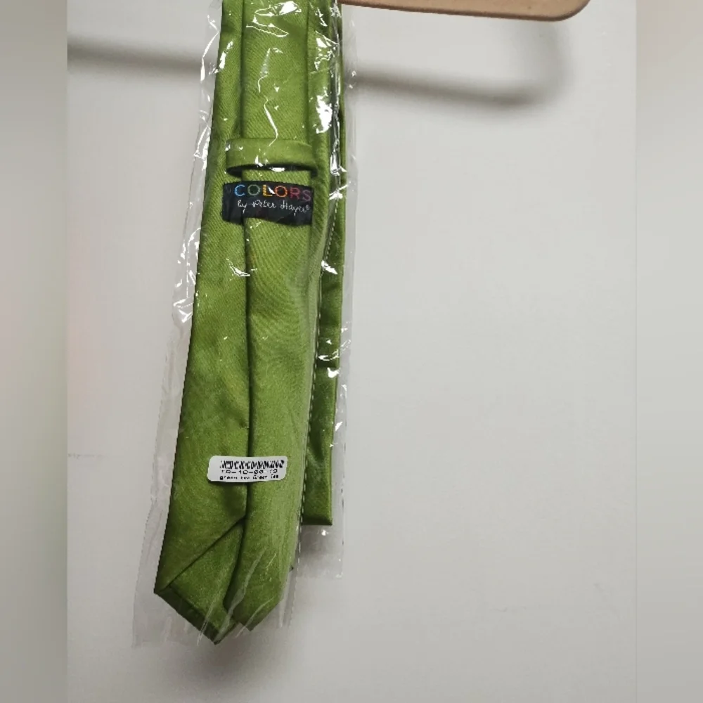 NWT Colors by Peter Hayer Satin Effect Green Tea Tie